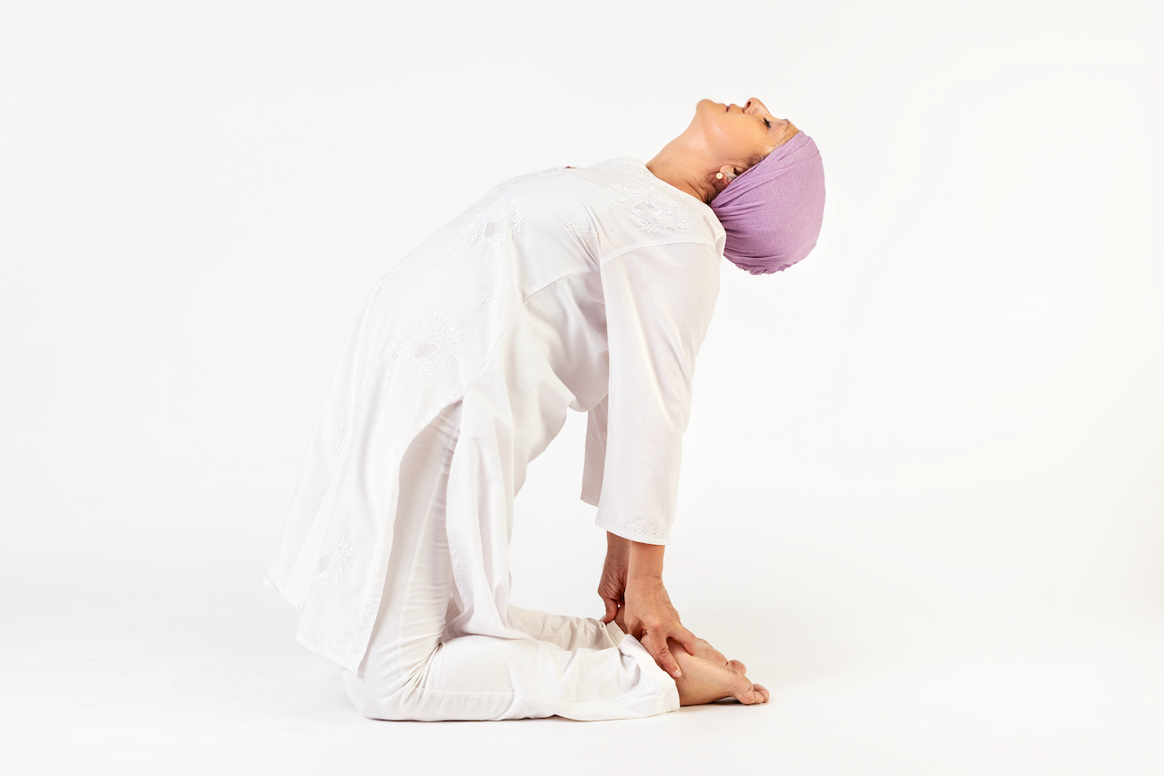 Monica Colombo, insegnante di yoga a Milano Yoga Space L'insegnante di Yoga, Monica Colombo, in una posizione di Yoga nello studio Milano Yoga Space