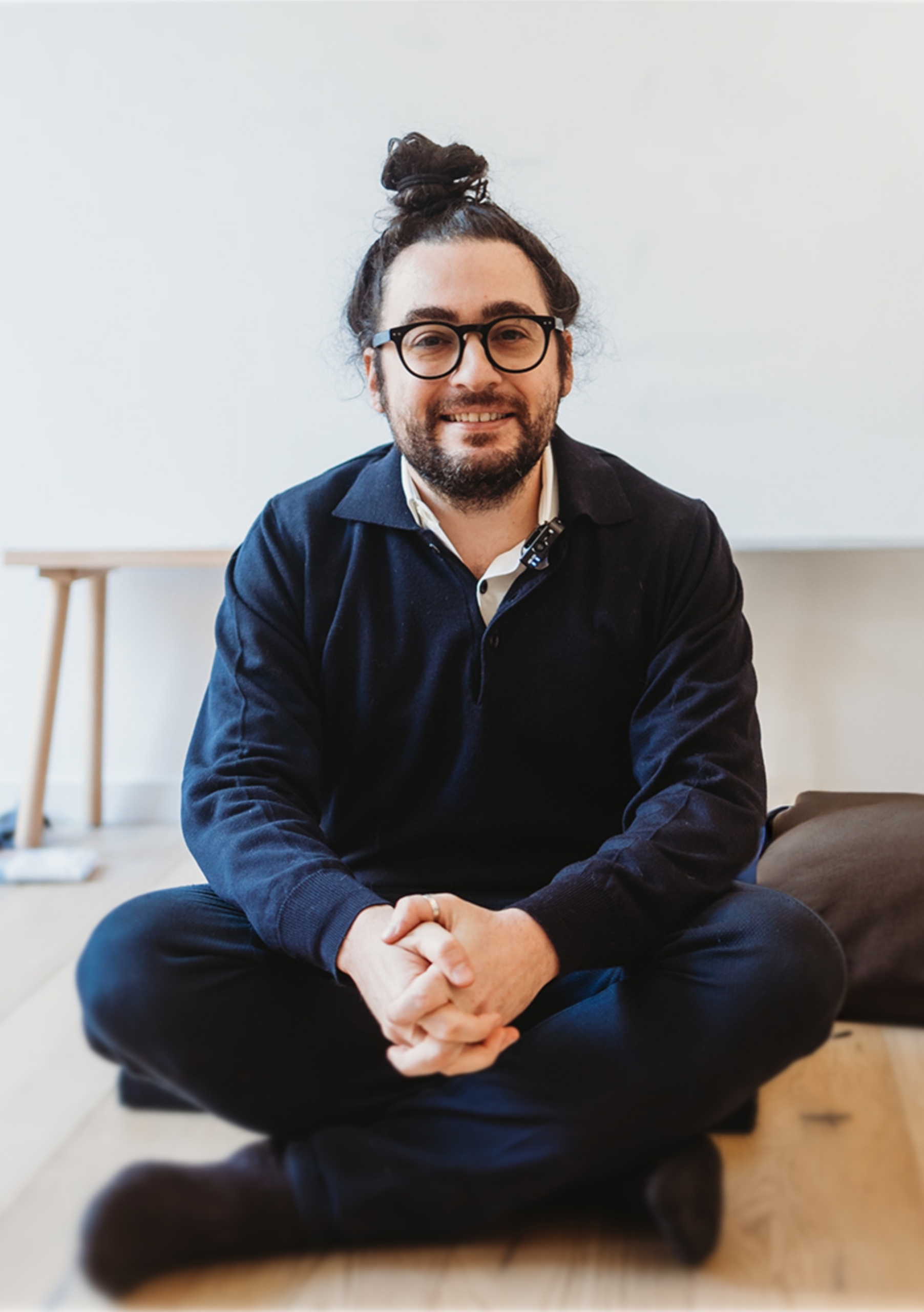 L'insegnante di Filosofia e Storia dello Yoga Diego Manzi a Milano Yoga Space