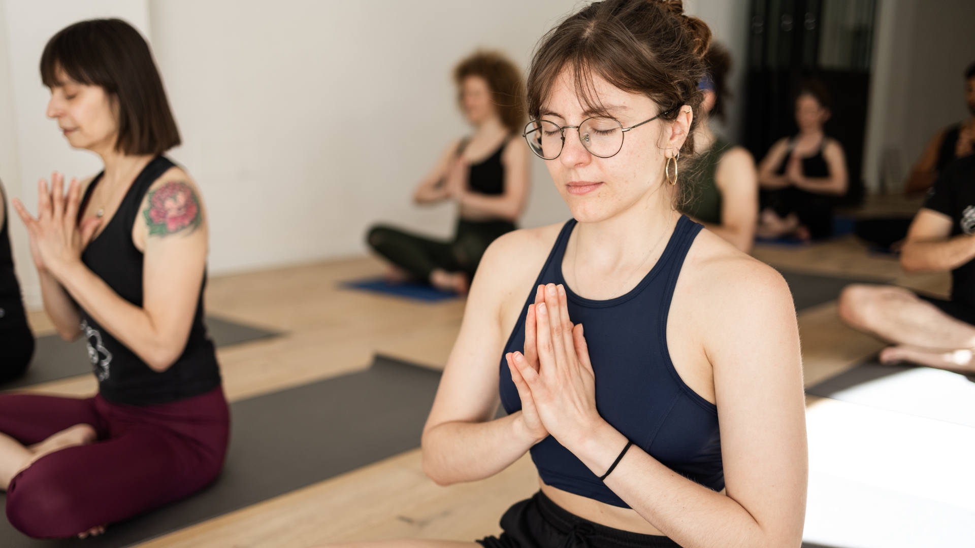 Yoga e mindfulness per migliorare la capacità a essere soddisfattə e felici