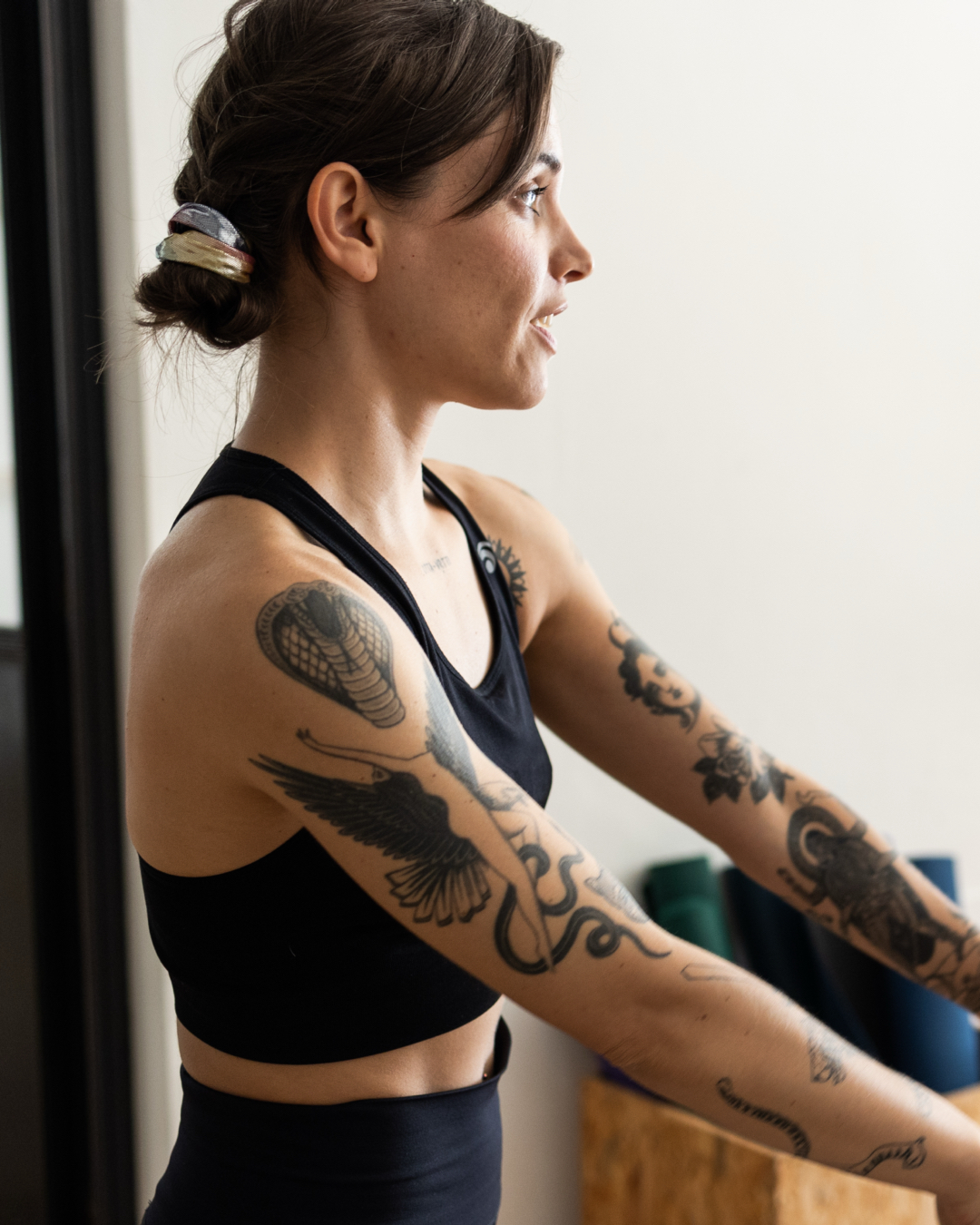 giulia dellea inizio lezione yoga portrait